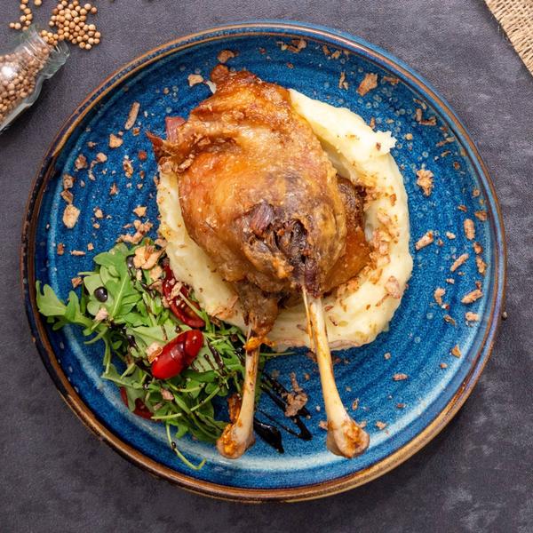 Pulpe de rață gătite lent cu piure de cartofi